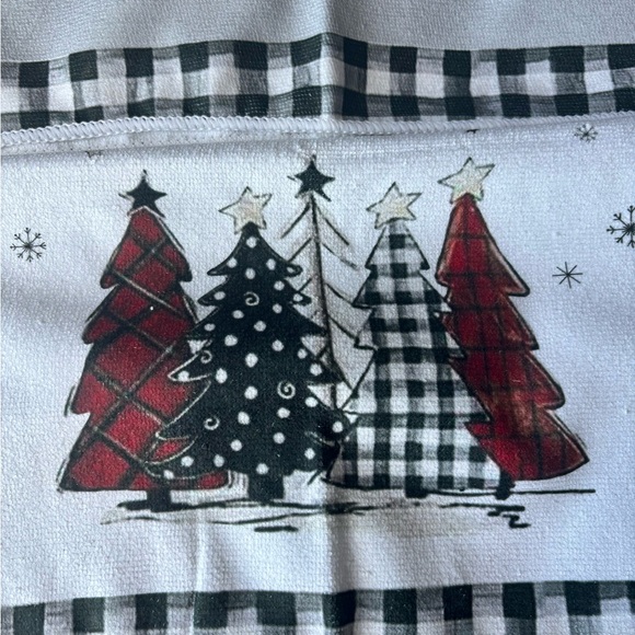 NWT- Pair of Festive Christmas Holiday Towels - Picture 3 of 5